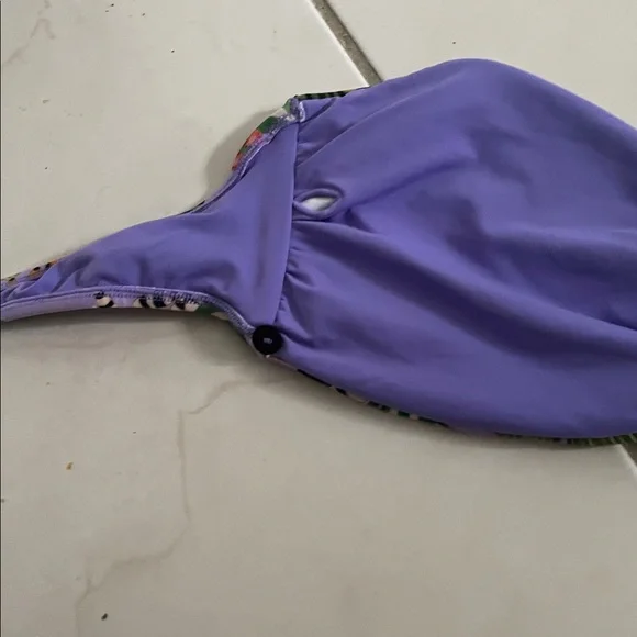 Farm Rio Bikini Set XL top & bottom 
Missing strap & pads in bra - Picture 5 of 16